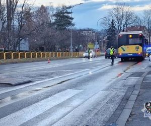 Tragedia na przejściu dla pieszych. Kierowca autobusu potrącił kobietę