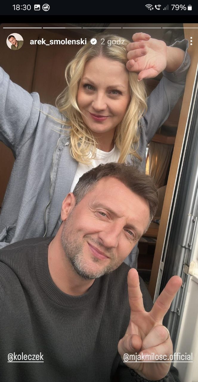 M jak miłość nowy sezon. Bartek (Arkadiusz Smoleński), Jagoda (Katarzyna Kołeczek) na planie