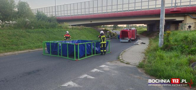 Bochnia. Magazyn i składowisko opon stanęły w ogniu