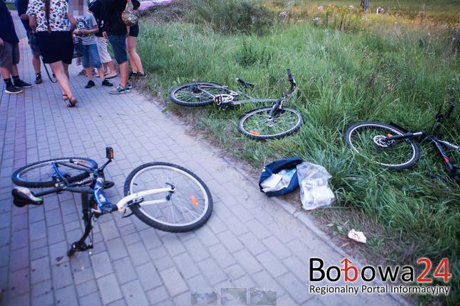 Zderzenie rowerzystów na chodniku. 16-latek i 17-latka trafiły do szpitala [ZDJĘCIA]