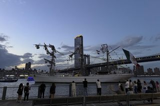 Tragiczny wypadek meksykańskiego żaglowca Cuauhtémoc w Nowym Jorku. Dwóch marynarzy nie żyje, 22 zostało rannych