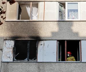 Pożar w bloku w Ostrowie Wielkopolskim. Nie żyje jedna osoba, 10 jest rannych