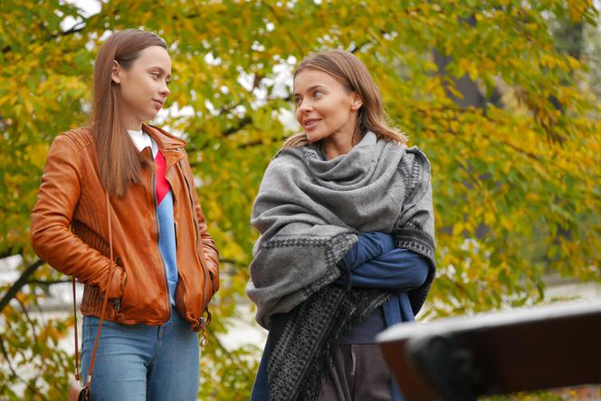 Pierwsza miłość. Sylwia (Edyta Herbuś), Justyna (Oliwia Bosowska)