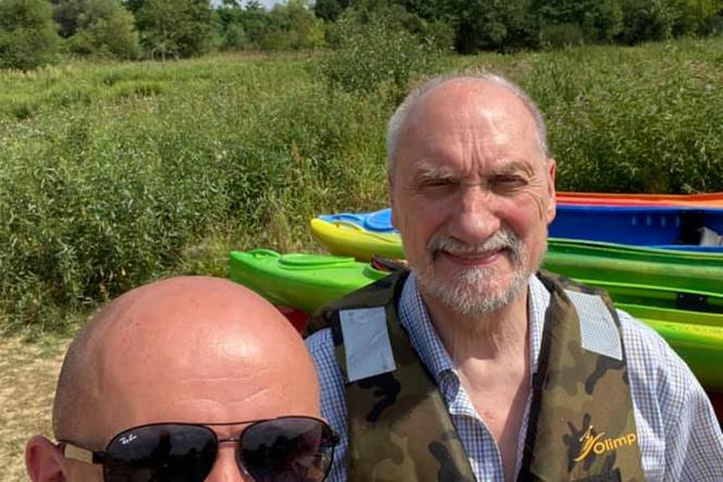 Antoni Macierewicz na... kajakach. Wiosłował w Świętokrzyskiem! 
