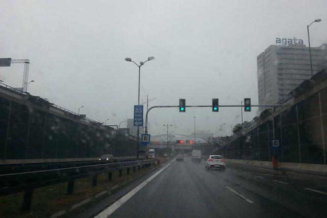 Atak zimy na Śląsku: Opóźnienia na kolei i śilsko na drogach