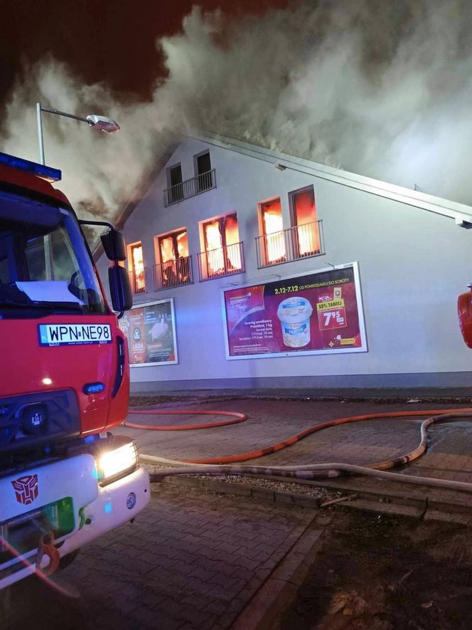  Wielki pożar Biedronki w Płońsku! Cały dach w ogniu