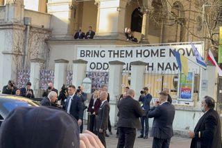 Król Karol III w Krakowie przed Centrum Kultury Żydowskiej