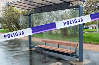 Stała na przystanku i zauważyła zwłoki!