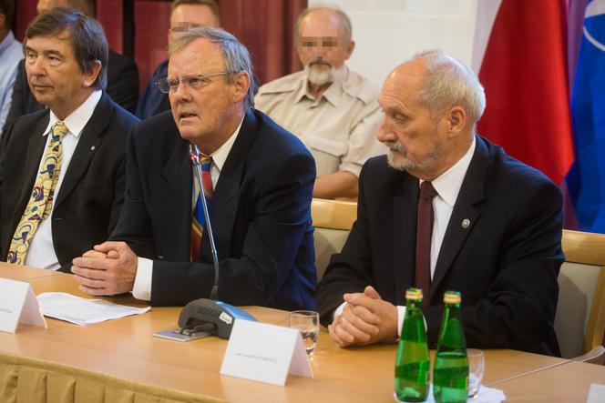 BERCZYŃSKI, MACIEREWICZ.