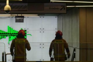 Pożar w metrze! Ewakuacja pasażerów, 5 stacji zamkniętych