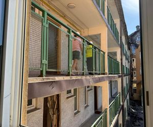 Policjanci pokazali jak wygląda wnętrze spalonego budynku w Ząbkach. Wstrząsające obrazki