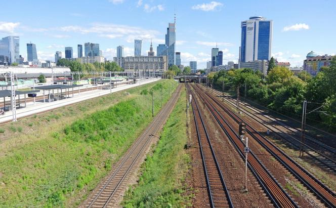 Koniec marzeń o szybkich remontach PKP w Warszawie. Zimny prysznic to mało powiedziane