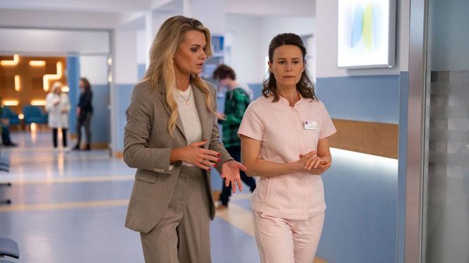 Na dobre i na złe odc. 959 finał sezonu. Agata Woźnicka (Emilia Komarnicka), Kinga Lipska (Magdalena Kumorek)