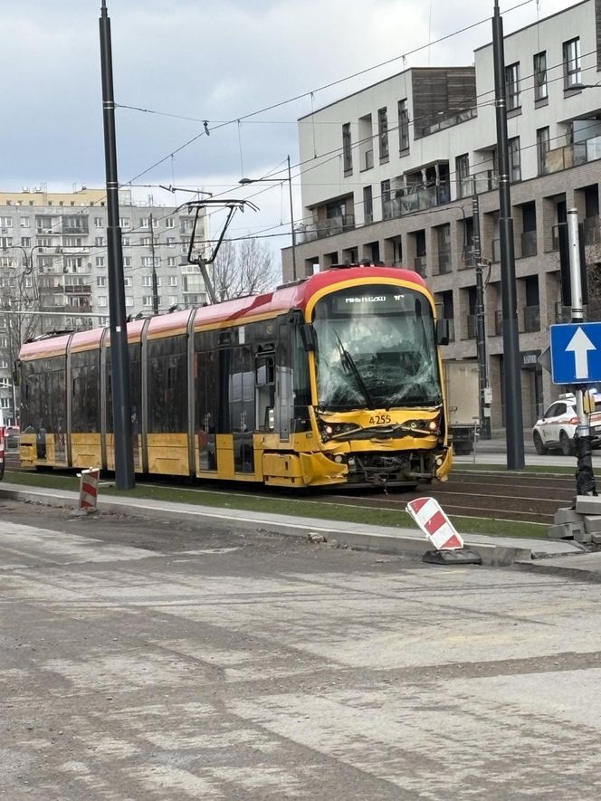 Zderzenie dwóch tramwajów w Warszawie. Wiele osób rannych