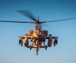 Gaza krwawi, a USA sprzedaje broń. Śmigłowce Apache i pojazdy bojowe dla Izraela