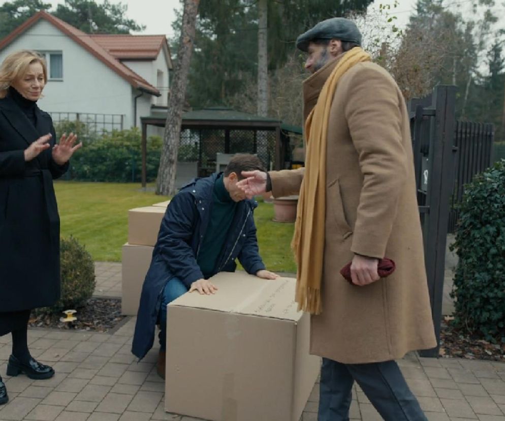 Barwy szczęścia, odcinek 3184. Wanda (Maja Barełkowska), Tomasz (Jakub Sokołowski), bezdomny (Grzegorz Falkowski)