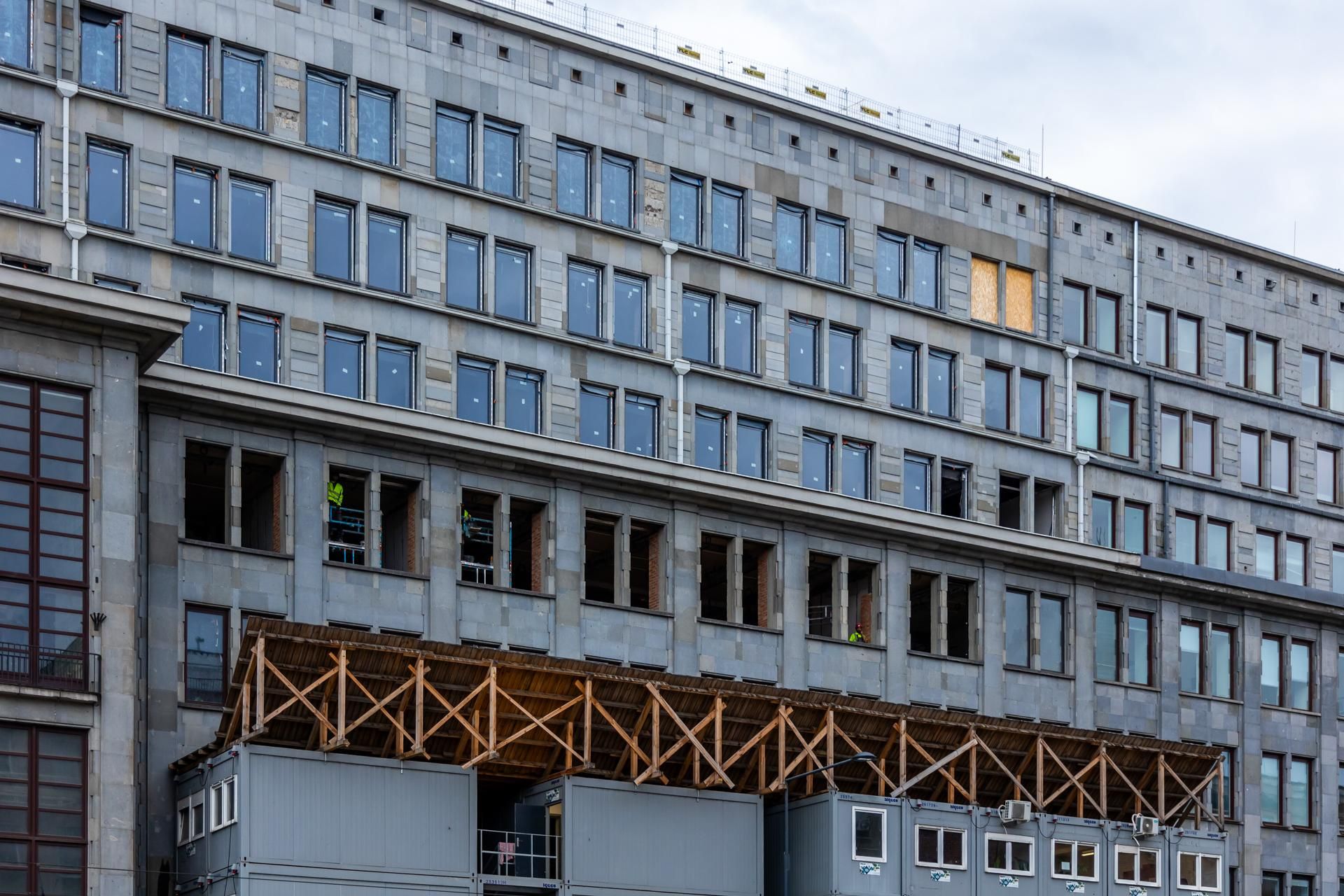 Gmach Banku Gospodarstwa Krajowego w Warszawie w trakcie remontu