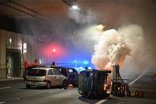 Ogień i dym w tunelu. Wszystkie służby na miejscu