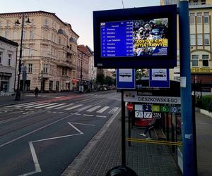 Policjanci z Bydgoszczy szukają ludzi do pracy, gdzie się da. Ogłoszeń nie sposób przegapić