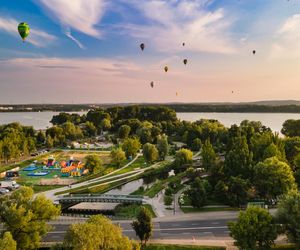 To miasto przywodzi na myśl Małą Kapadocję. Przyciąga turystów magicznym widokiem