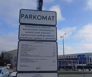 Na Wyżynach ludzie są wściekli. Spółdzielnia postawiła im pod blokiem parkomaty. To cios!