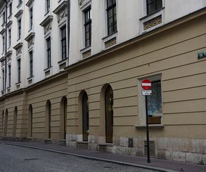 To jedna z najsłynniejszych kamienic w Krakowie. Znajduje się w niej hotel, w którym mieszkał car