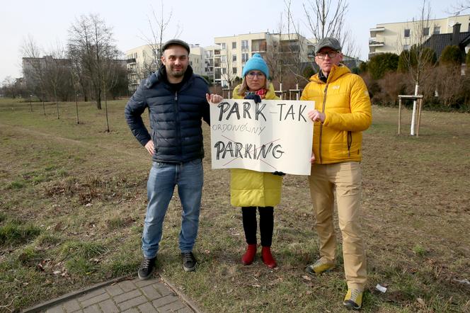 Urzędnicy chcą z zielonego skweru zrobić parking. Mieszkańcy wolą park