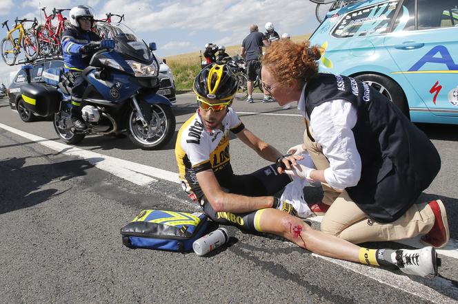 Bartosz Huzarski po strasznej kraksie w Tour de France: Mam rozcięty bok, ale jadę dalej