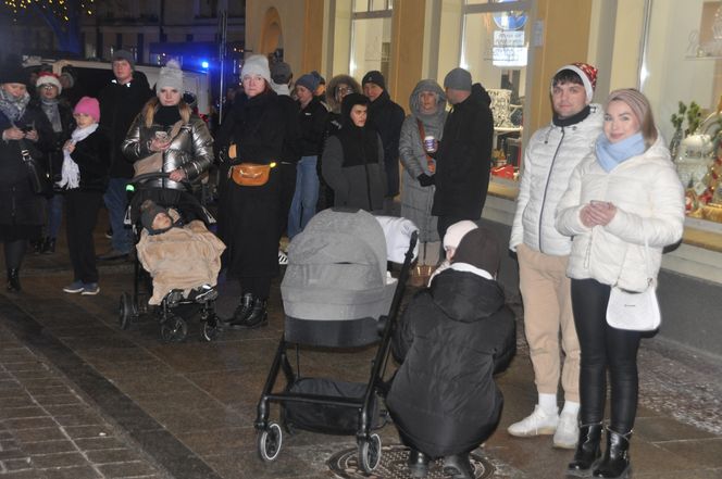 Orszak Świętego Mikołaja i choinka w Rynku w Kielcach