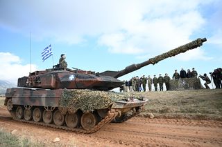 Ponad 400 nowych wozów bojowych i modernizacja czołgów. Niemcy kuszą Grecję