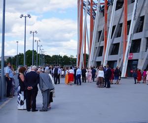 Kongres Świadków Jehowy Białystok 2024. Tłumy wiernych na Stadionie Miejskim