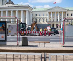 Ruszyły prace na pl. Bankowym w Warszawie. Co w miejsce asfaltowej wyspy?