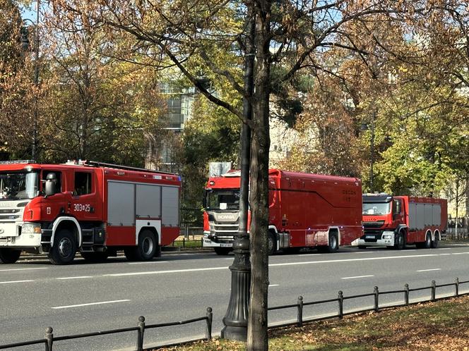 Warszawa. W Ministerstwie Sprawiedliwości znaleziono biały, tajemniczy proszek. Interwencja strażaków