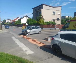 Zderzenie dwóch samochodów osobowych w Tarnowie. Jednak osoba trafiła o szpitala