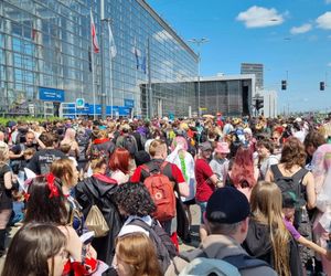 Pyrkon 2025. Tłumy uczestników przed MTP  