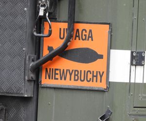 Śmiertelnie niebezpieczne znalezisko na budowie. Wstrzymany ruch pociągów i autobusów