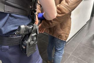 Wypił alkohol, który ukradł. Wpadł, jak spał