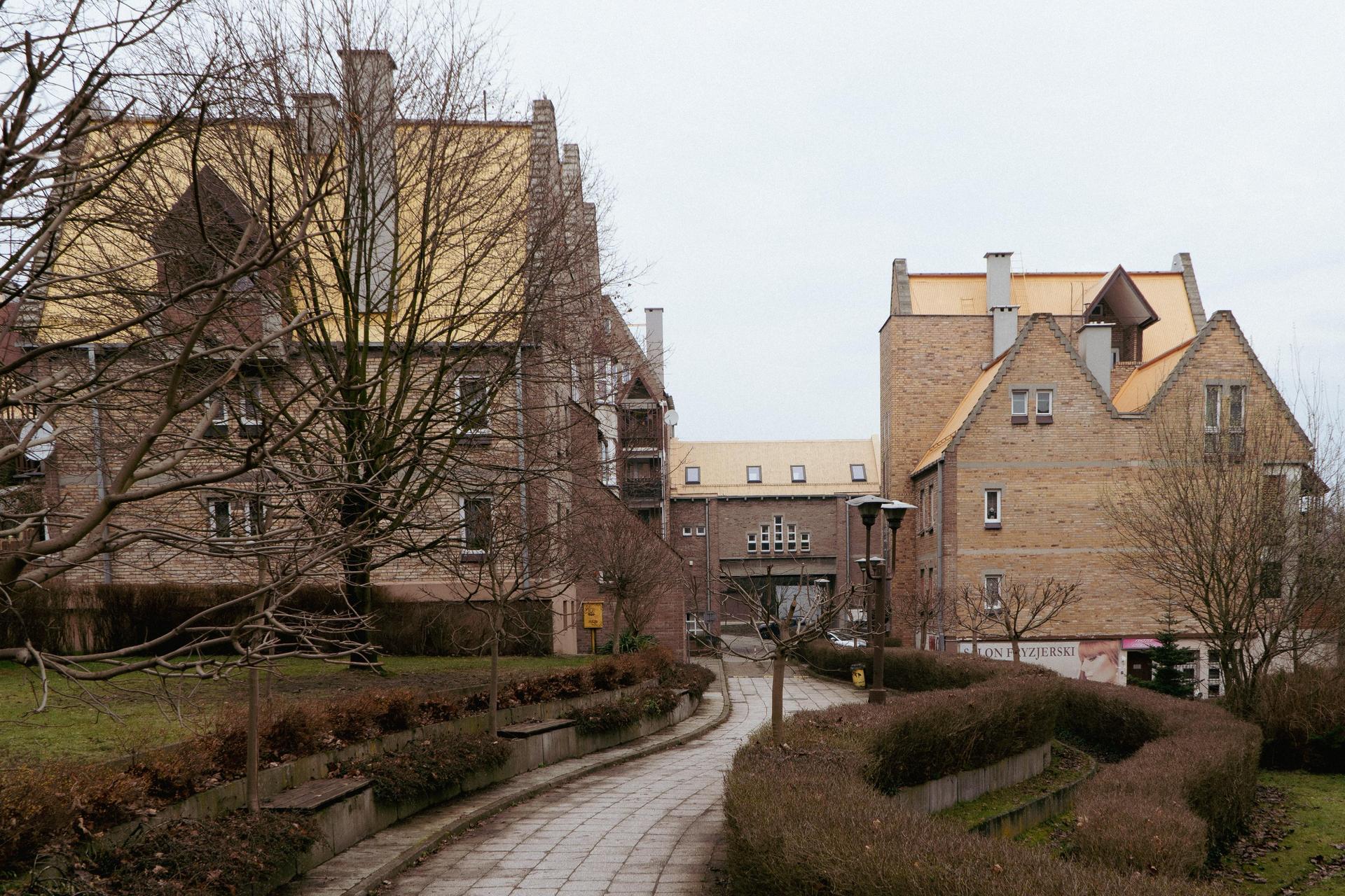 Osiedle Nad Jamną - zdjęcia. Zobacz wyjątkowe osiedle z wielkiej płyty; stoi pod Katowicami