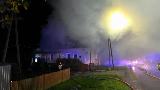 Pożar domu we wsi Winda. Nie żyją dwie osoby