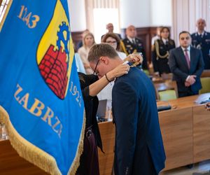 Zaprzysiężenie nowego prezydenta Zabrza. Kamil Żbikowski złożył ślubowanie i zwrócił się do mieszkańców