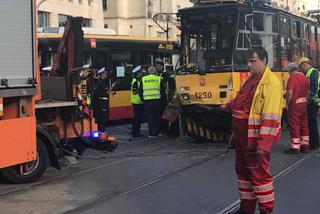 Śródmieście: Zderzenie autobusu z tramwajem. Ponad 10 osób rannych