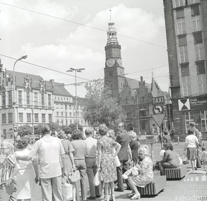 Postój taksówek na pl. Solnym, 1976 rok