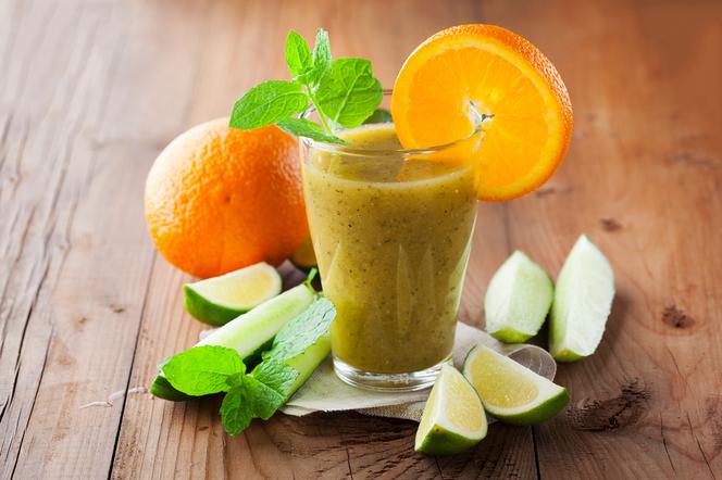Zatrzymujesz wodę w organizmie? Ten koktajl jest dla ciebie!