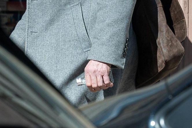 Arkadiusz Janiczek wychyla małpkę w samo południe