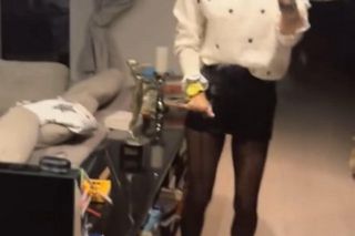 Doda w grzecznym sweterku. Oto jaki prezent dostała od mamy 