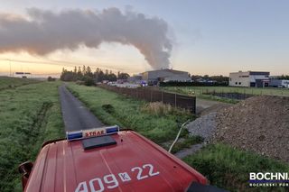 Magazyn i składowisko opon stanęły w ogniu. Słup dymu był widoczny z daleka