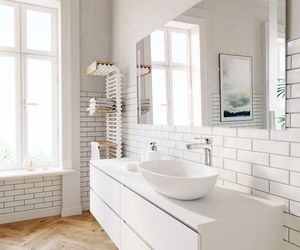 Jak kłaść płytki na ścianie w łazience - wysokość układania glazury? Radzi architekt