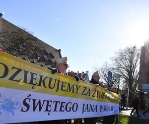 Tysiące osób na Marszu Wdzięczności za  Jana Pawła II w Gdańsku 