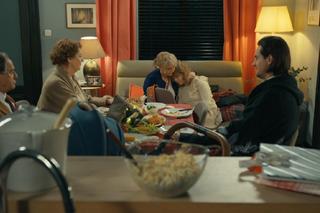 Barwy szczęścia odc. 3019. Jerzy Marczak (Bronisław Wrocławski), Józefina (Elżbieta Jarosik), Małgorzata (Adrianna Biedrzyńska), Emilka (Jessica Frankiewicz), Herman (Maciej Raniszewski)