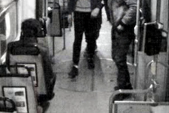 W tramwaju okradli jednego z pasażerów. Rozpoznajesz ich?